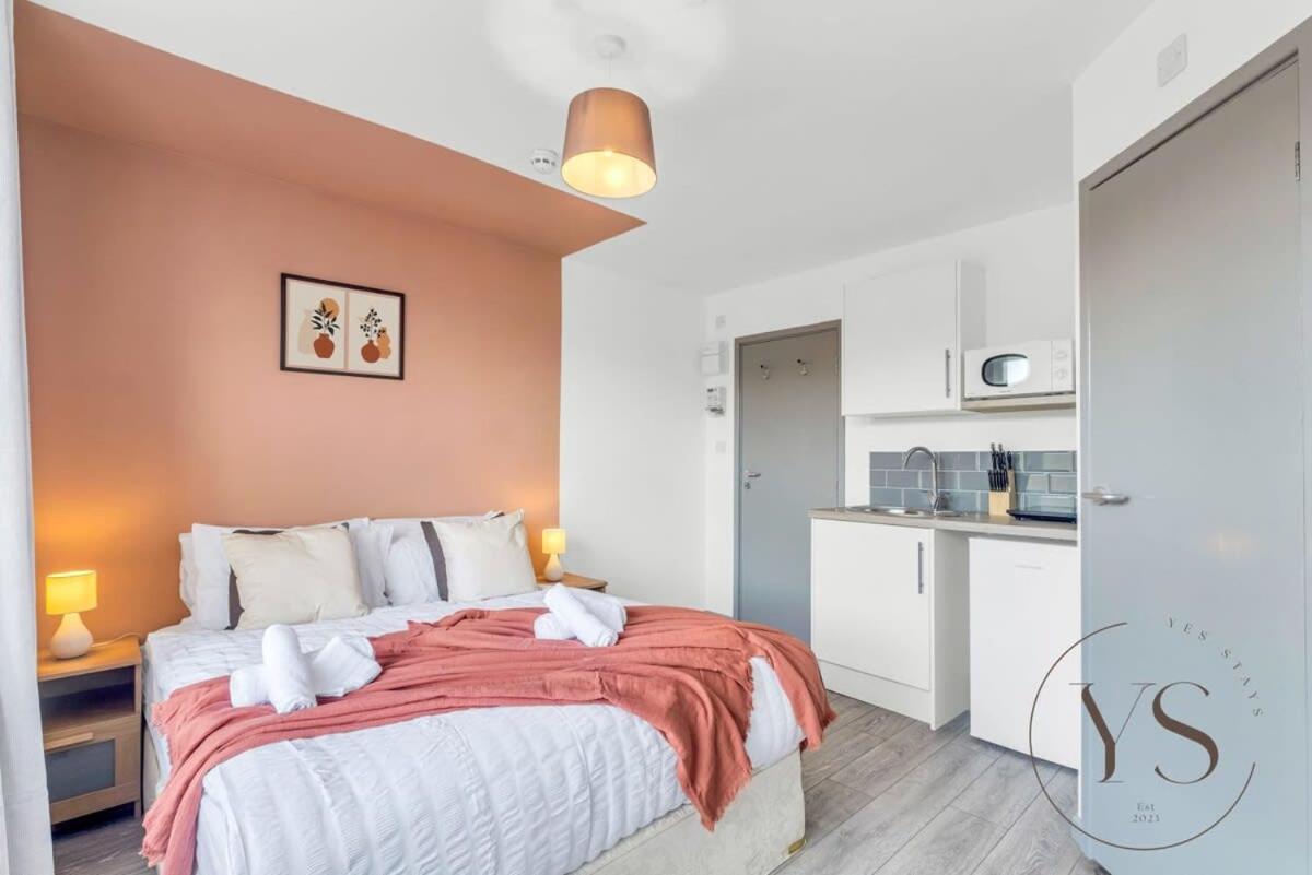 Sienna Longton Studio 2C - Wi-Fi, Alton Towers, Netflix Stoke-on-Trent Екстериор снимка