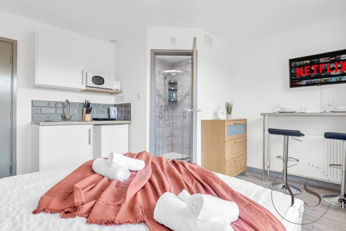 Sienna Longton Studio 2C - Wi-Fi, Alton Towers, Netflix Stoke-on-Trent Екстериор снимка