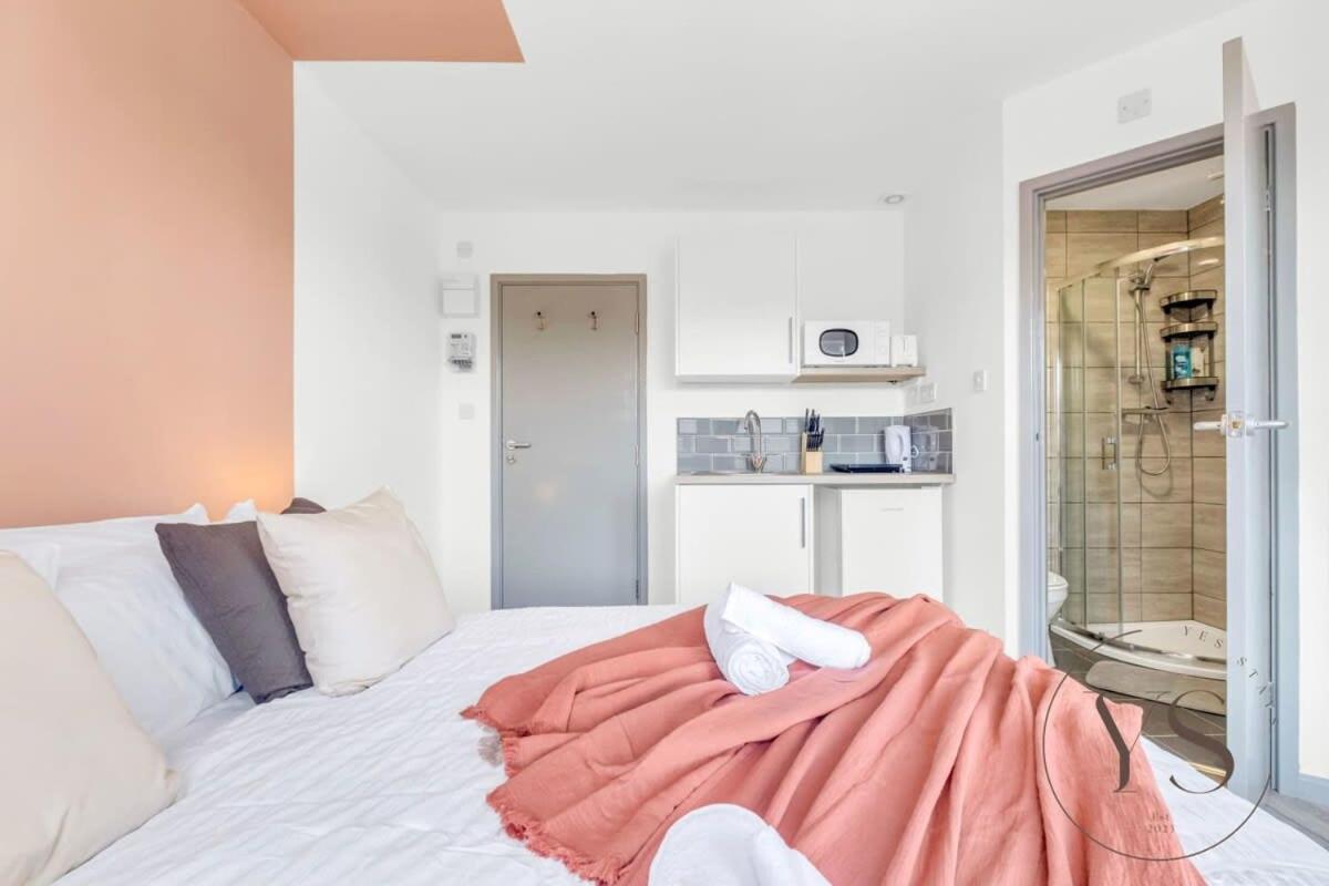 Sienna Longton Studio 2C - Wi-Fi, Alton Towers, Netflix Stoke-on-Trent Екстериор снимка